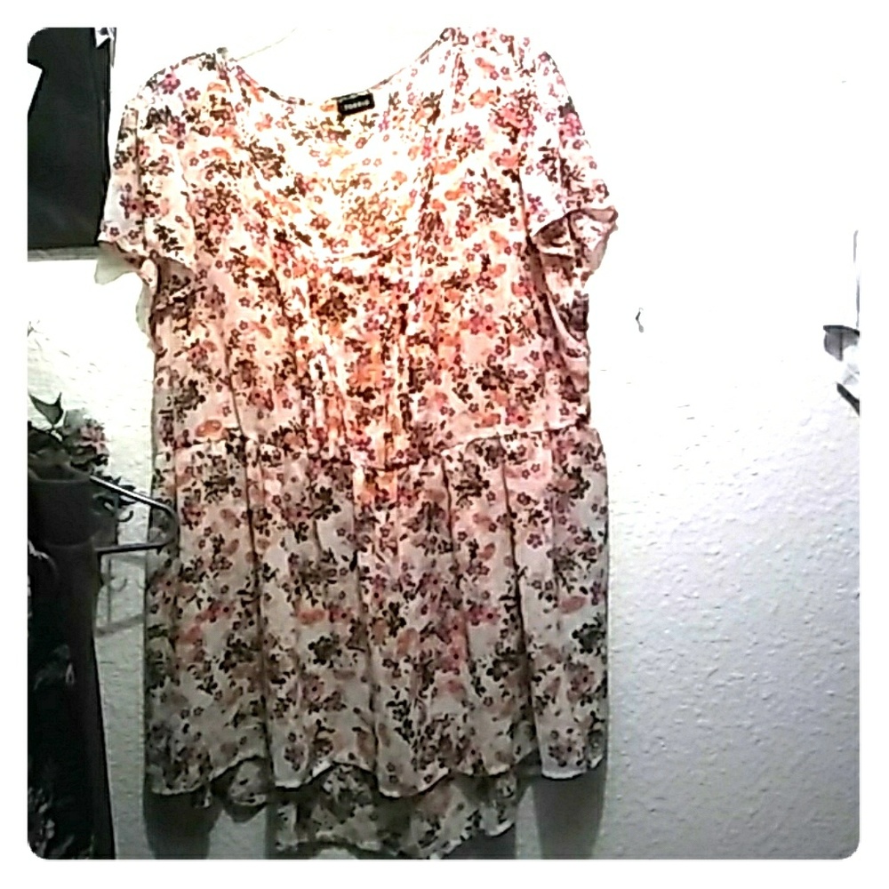 Plus size flowery blouse